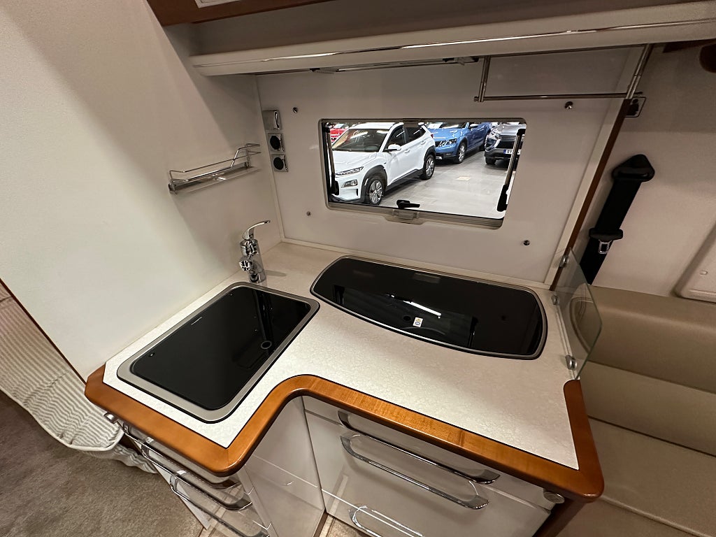 Rapido 7065 F Automat Alde taksäng Låga sängar toa bak thumbnail