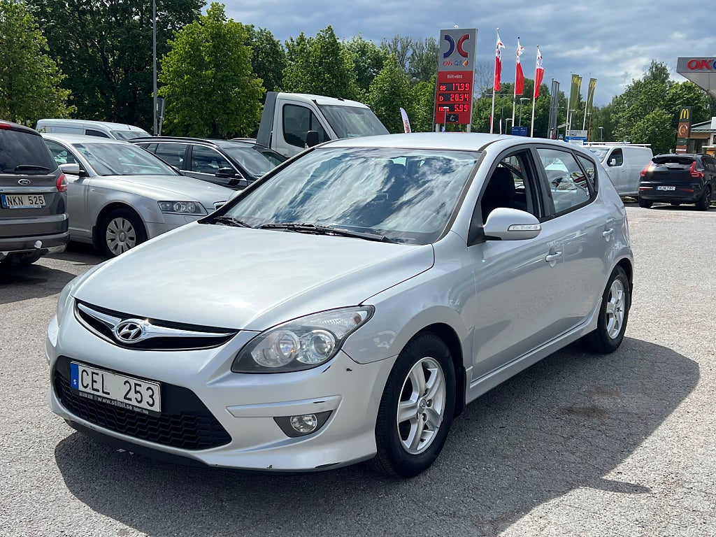 Hyundai i30 1.6 126HK Business Euro 5 Besiktigad 