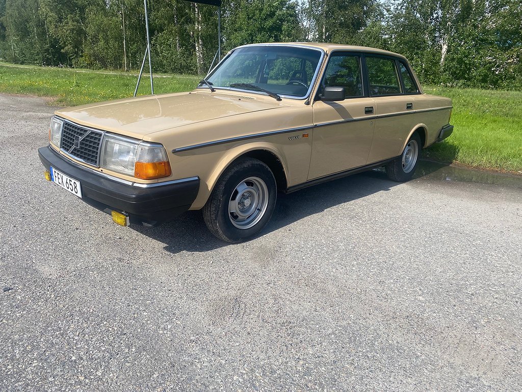 Volvo 244 240 4-door 2.3 GL