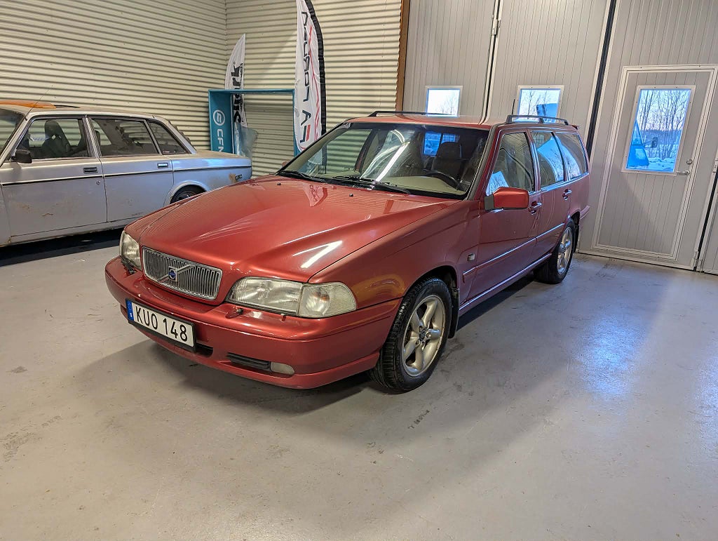 Volvo V70 2.5 T Automat 193hk, Drag, Motorvärmare