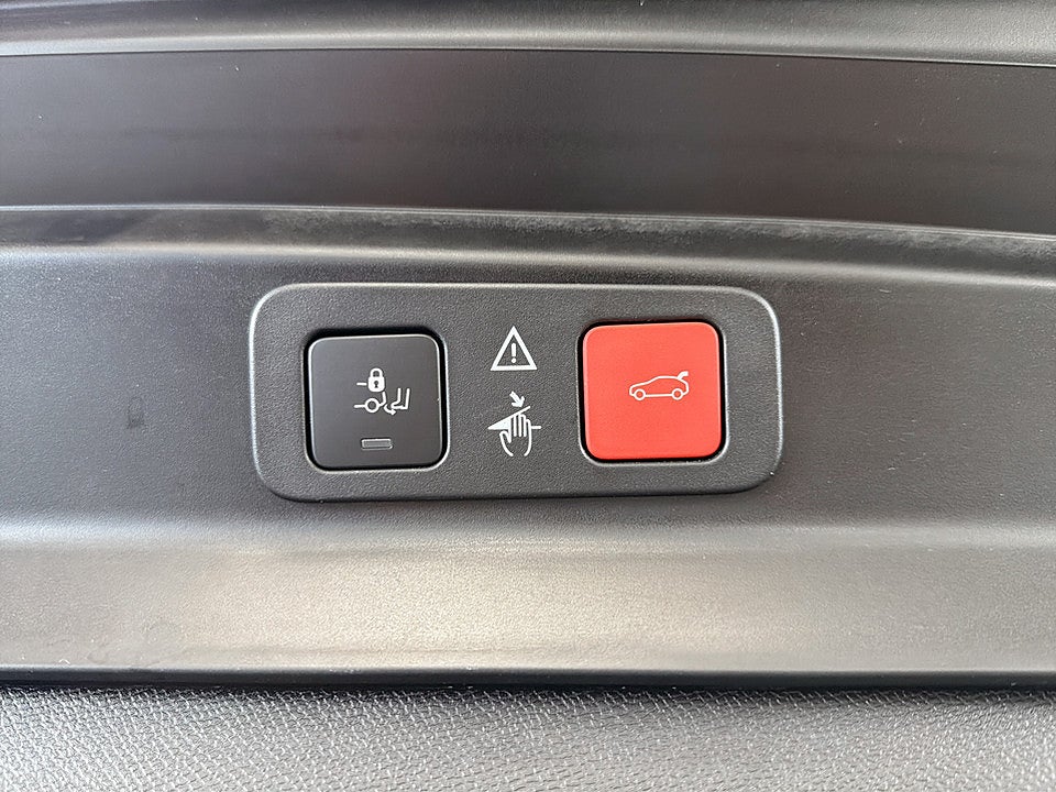 Bild på Peugeot 5008 GT Black Pack 1.2 PT 130hk Aut 7-SITS B-KAMERA CARPLAY