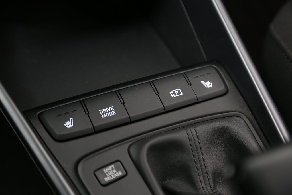 Hyundai i20 1,0 T-GDi MHEV 100hk Essential Aut CarPlay Kamera 2025