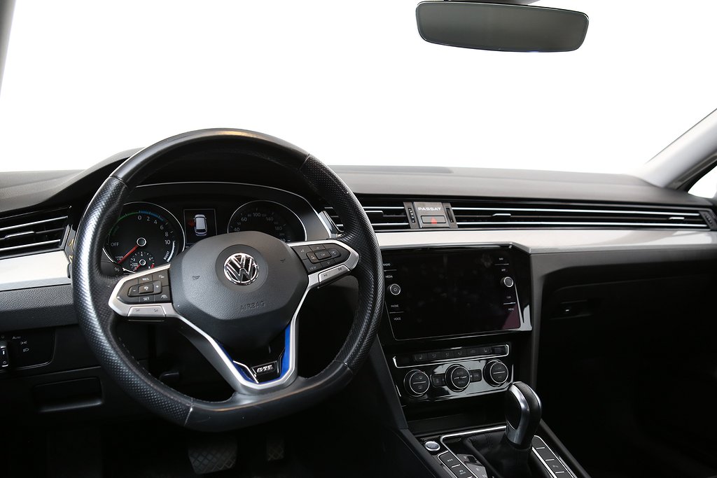 Volkswagen Passat Sportscombi GTE 218hk DSG Värmare Drag 2020