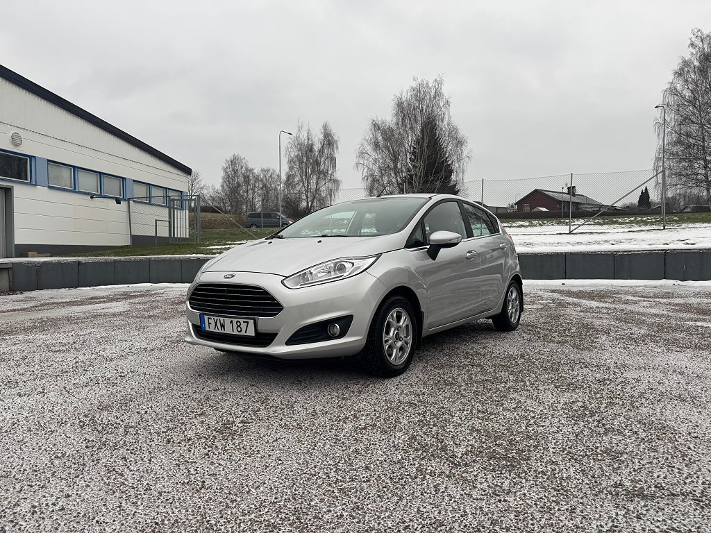 Ford Fiesta 5-dörrar 1.0 EcoBoost Titanium Euro 6 , Nybytt Kamrem!