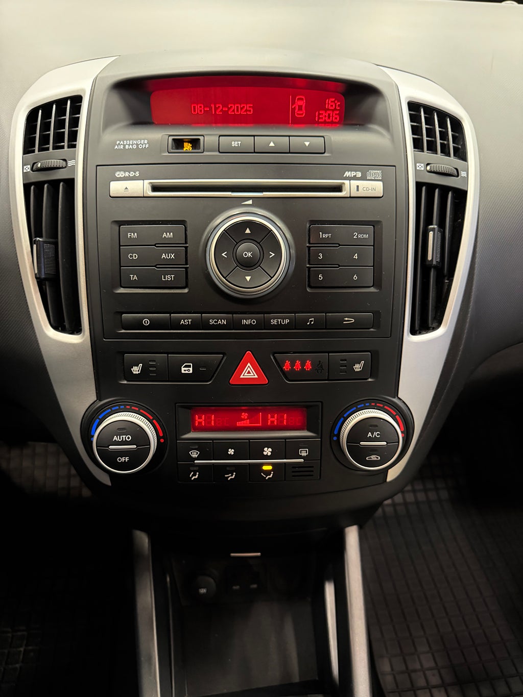 Kia Ceed cee'd_sw 1.6 CRDi Drag Värmare Vinterhjul Nybesiktigad - miniatyr 17