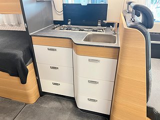 Husbil-halvintegrerad Adria CORAL 670 SLT PLUS 14 av 28