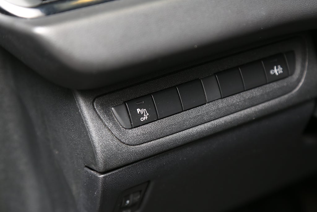 Peugeot 208 1,2 PureTech 82hk Active 5-dörrar Motorv Dragkrok 2017