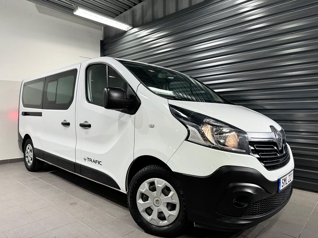 Renault trafic 1.6 dCi 2.7t Lång 9 Sits Navi/Värmare #Såld#