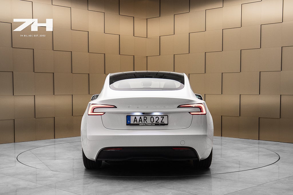 Tesla Model 3 Standard Range RWD  / Pano / Autopilot / Dator 4