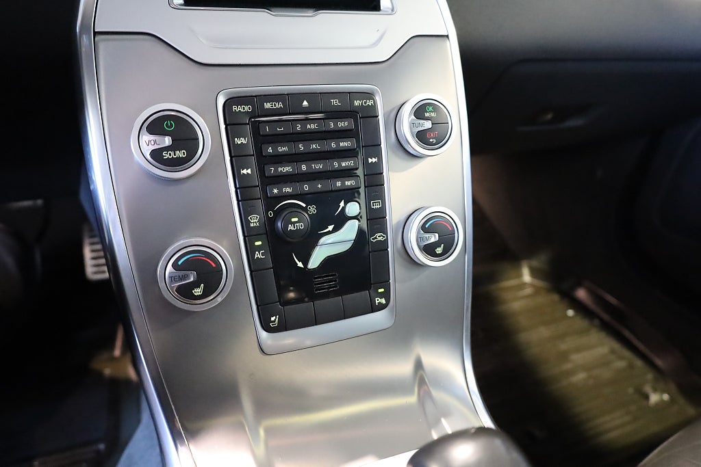 Volvo V70 D5 AWD Geartronic Summum Lucka Drag Navi Värmare 2012