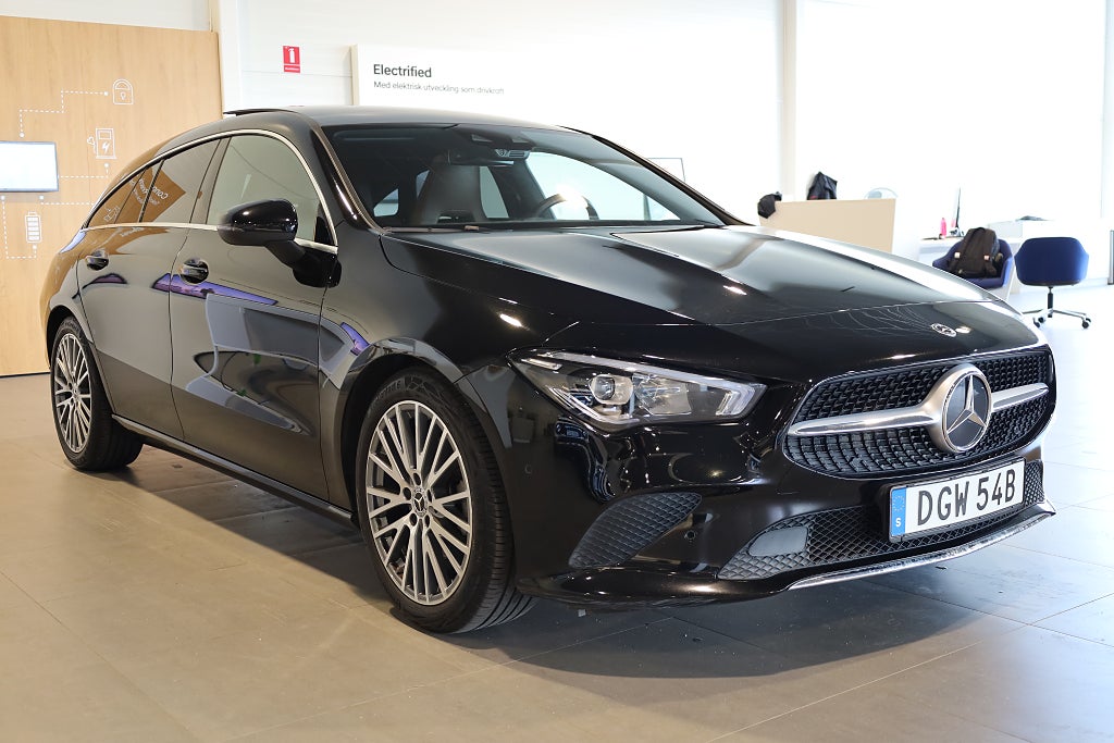 Mercedes-Benz CLA 200 Shooting Brake 7G-DCT Panorama Kamera Läder Navi