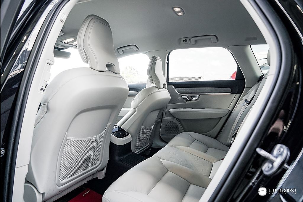 Volvo V90 Recharge T6 AWD Dark Plus 350hk