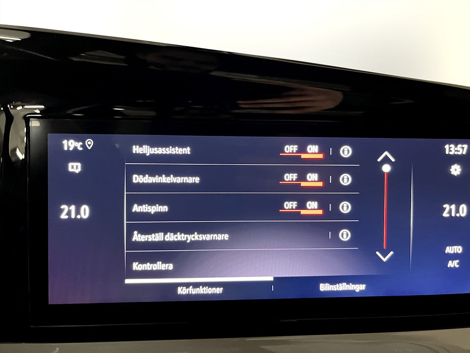 Bild på Opel Mokka-e Ultimate 50kWh 136hk Aut B-KAMERA CARPLAY 