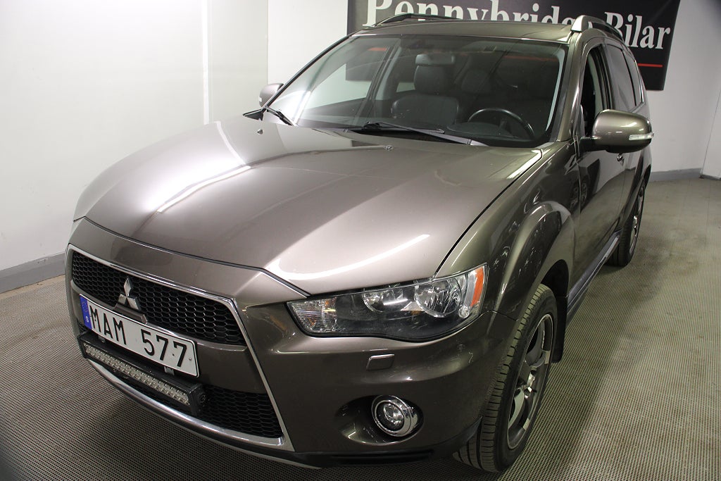 Mitsubishi Outlander  2.2 Di-D AWC TC-SST 5 sits Automat Drag Ny besiktigat