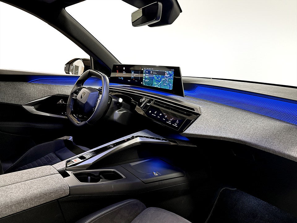Bild på Peugeot E-3008 GT Ultimate+ 4WD - DEMO