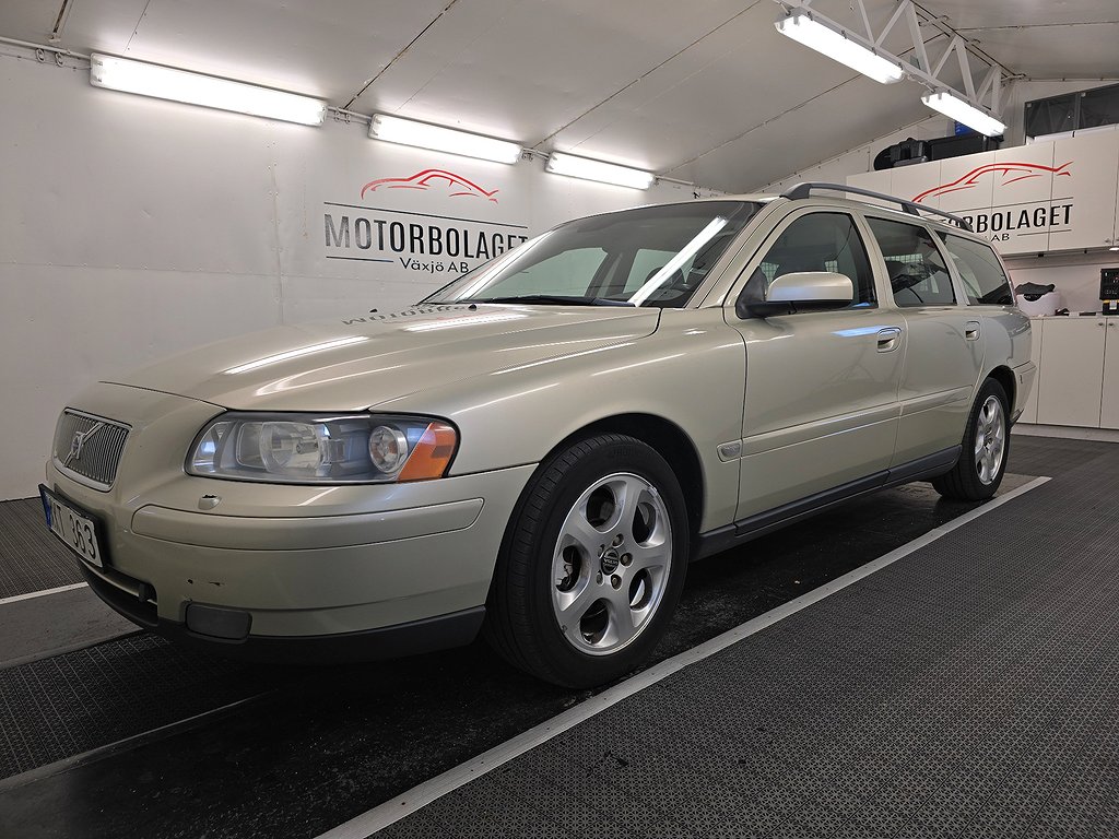 Volvo V70 2.5T Man 210hk Motorvärmare dragkrok