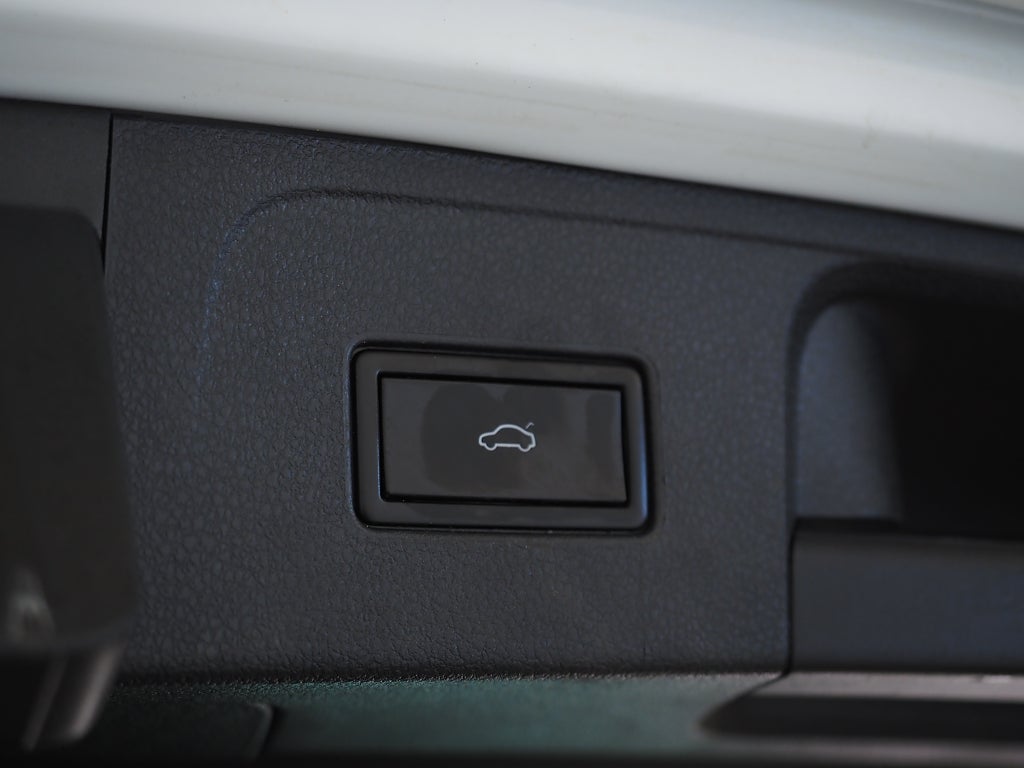 Volkswagen Passat SC 2.0 TDI 4Motion R-Line Cockpit Läder D-Värm Drag Nav 2019