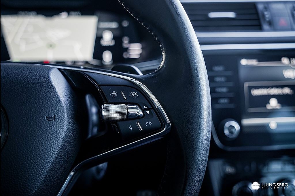 Skoda Superb Skoda Superb Scout 2.0 TDI 4x4 200hk / Pano / Cockpit / Drag