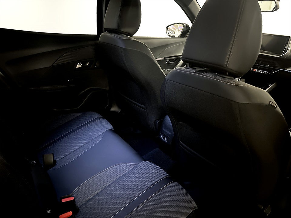 Bild på Peugeot 2008 Allure 1.2 PT 130hk CARPLAY P-SENSORER