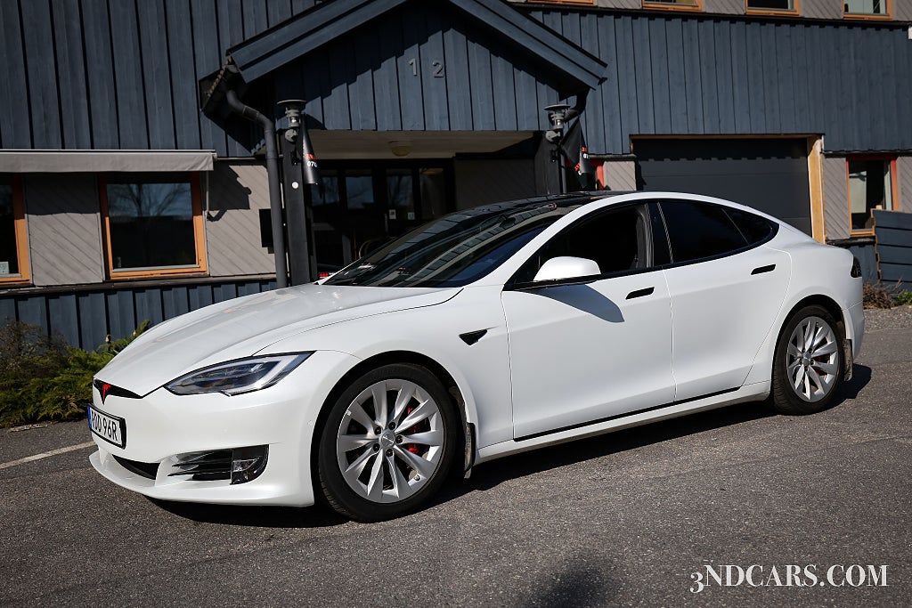 Tesla Model S LONG RANGE AWD / CCS AKTIVERAD / LUFTFJÄ / HW3 DATOR MM