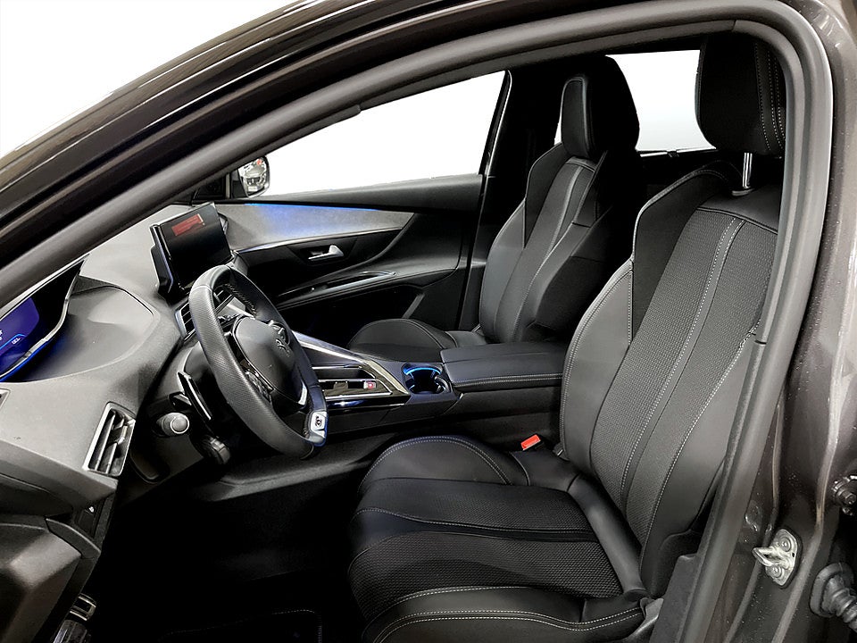 Bild på Peugeot 5008 GT Black Pack 1.2 PT 130hk Aut 7-SITS B-KAMERA CARPLAY
