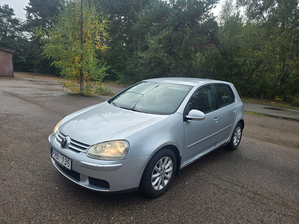 Volkswagen Golf 5-dörrar 1.6 Trendline/Låg mil/ Ny besikt/Ny servad