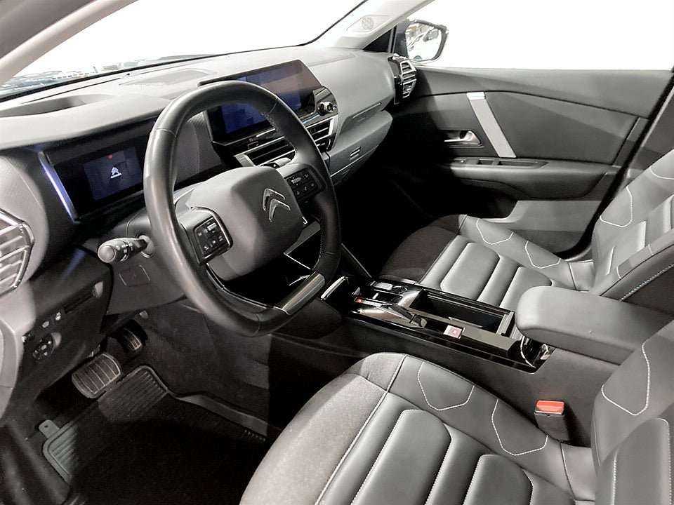 Bild på Citroen C4 Shine 1.2 PT 130hk Aut P-SENSORER CARPLAY