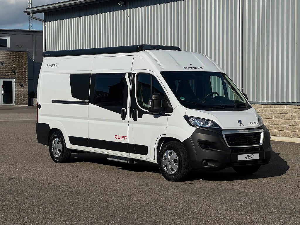 Sunlight Cliff 600 CarPlay / kamera / Cykelställ / 3-bäddar