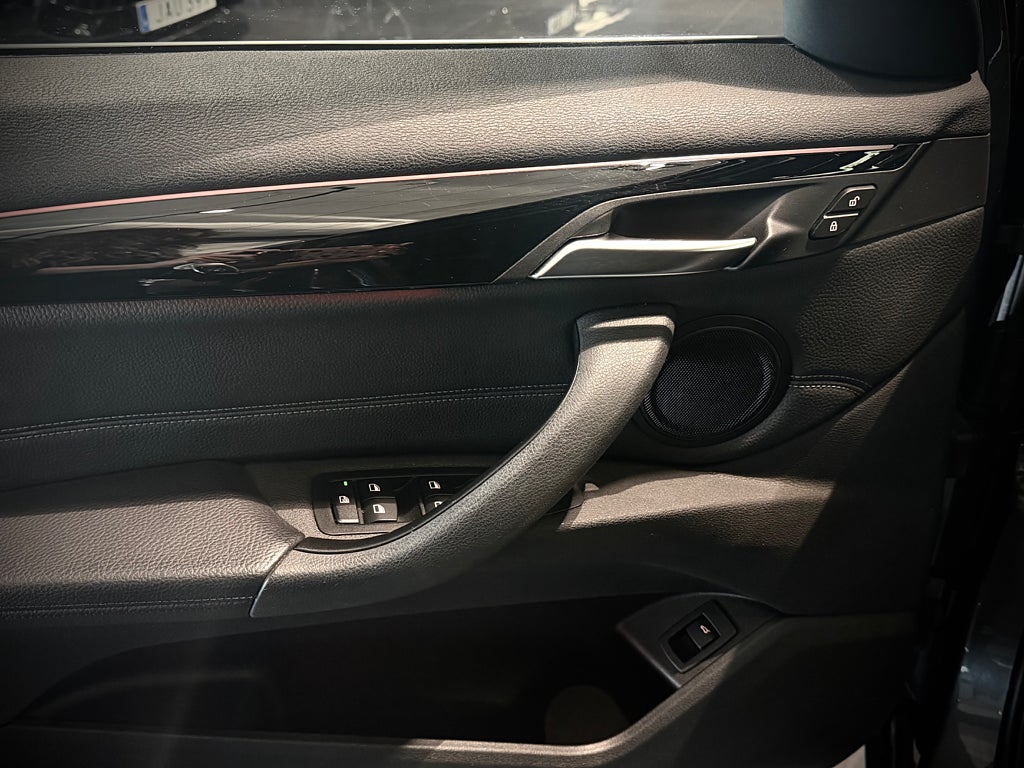 BMW X1 xDrive20d Steptronic xLine Läder Navi Head Up Drag - bild 13