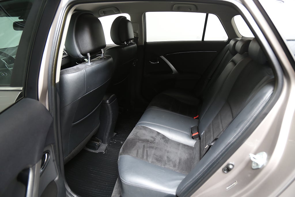 Toyota Avensis 1,8 147hk Edition 50 Kombi Navi Motorv Dragkrok 2015