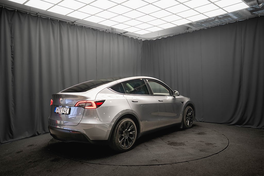 Tesla Model Y Long Range AWD DRAG 20'' QUICKSILVER PANO 1-ÄGARE MOMS