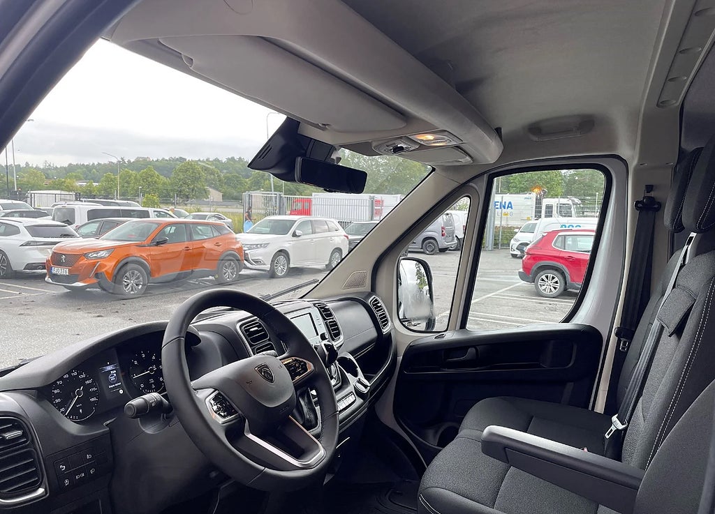 Bild på Peugeot Boxer Flak L370 BlueHDi 140hk 