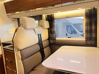 Husbil-halvintegrerad Adria CORAL PLUS 670 SLT 10 av 22