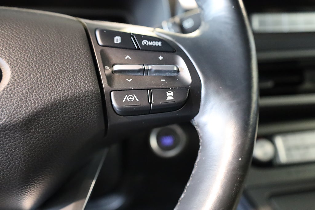 Hyundai Kona 39.2 kWh Essential Navi Kamera Krell Leasbar Rattvärme