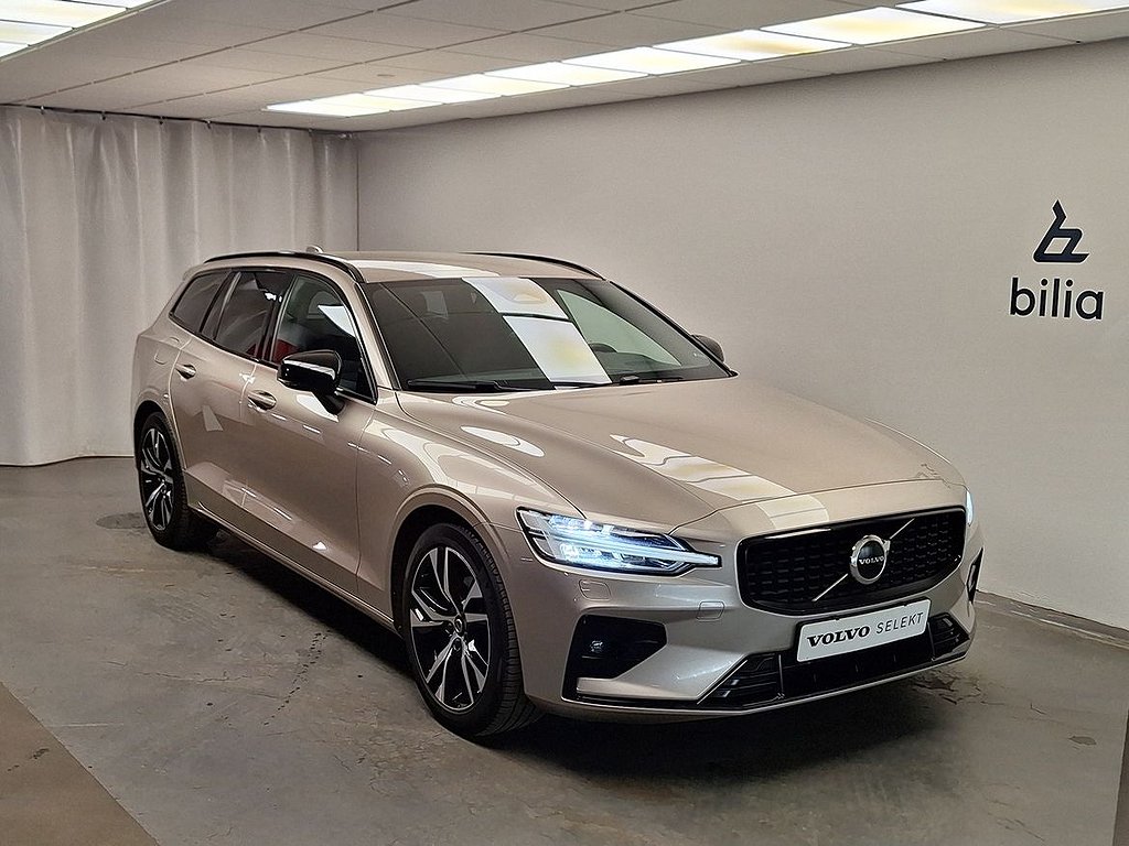 Volvo V60 B4 Bensin Plus Dark/ Drag/ Värmare/ Navi/ Kamera