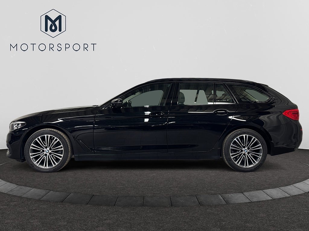 BMW 520d Touring Aut Sport line 190hk Navigation Dragkrok Apple bild 2