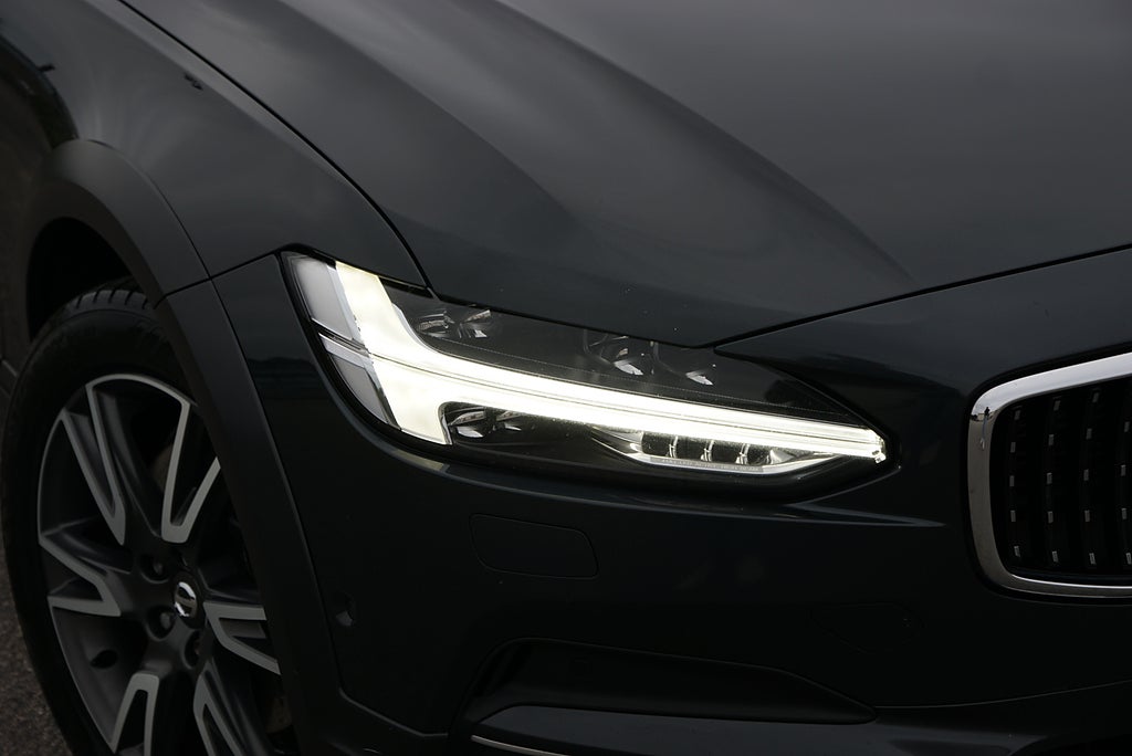 Volvo V90 Cross Country D4 AWD Pro 1-Brukare Drag Värmare Fullservad V