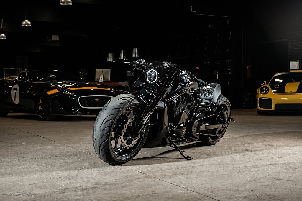 Harley-Davidson VRSCDX Night Rod Special / 360/200 / Luft