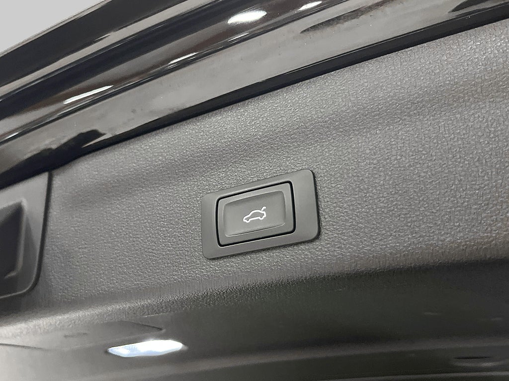 Audi A6 Avant 40 quattro 2.0 TDI S Tronic S-Line Drag/Värmare – bild 19