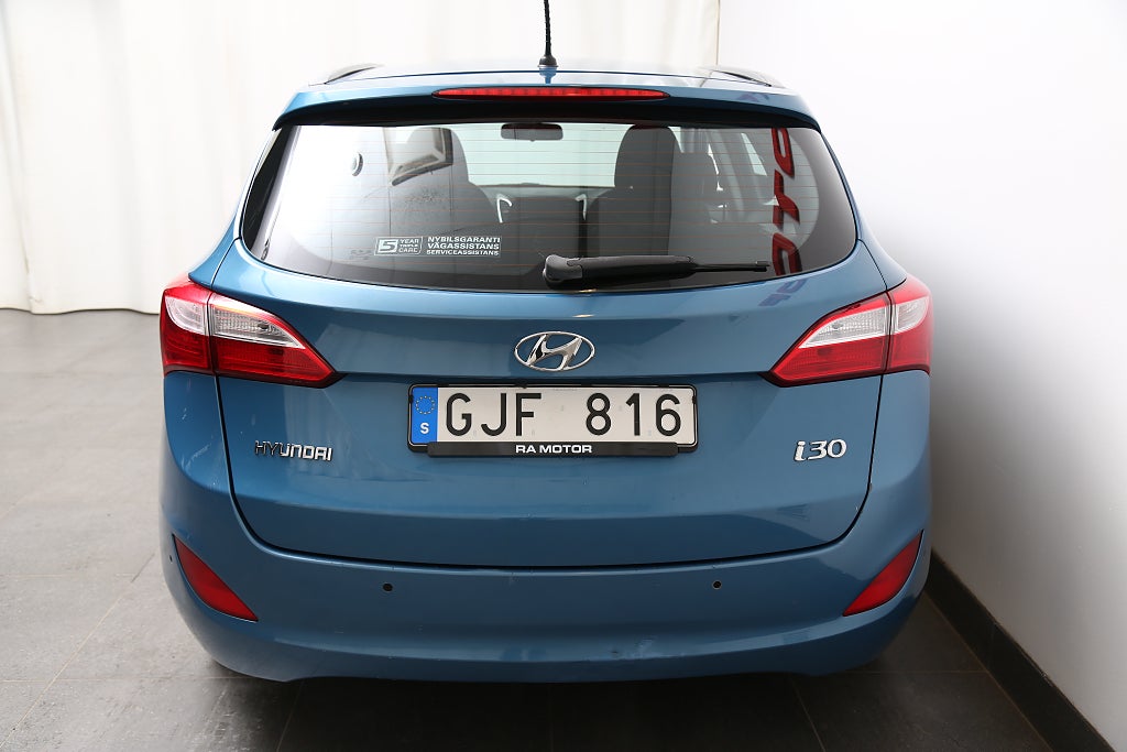 Hyundai i30 1,6 GDI 135hk Business Kombi Automat Nybesikt 2013