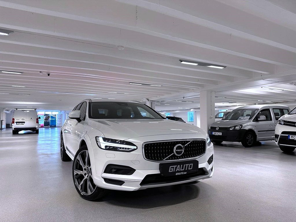 Volvo V90 Cross Country B6 Bensin Panorama Massage HUD B&W Drag