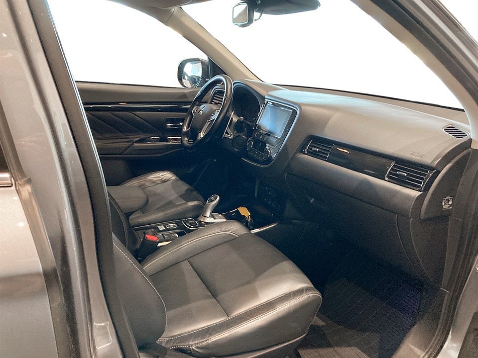 Bild på Mitsubishi Outlander Business PHEV 203hk Aut AWD - B-KAMERA,DRAG,ELSTOL