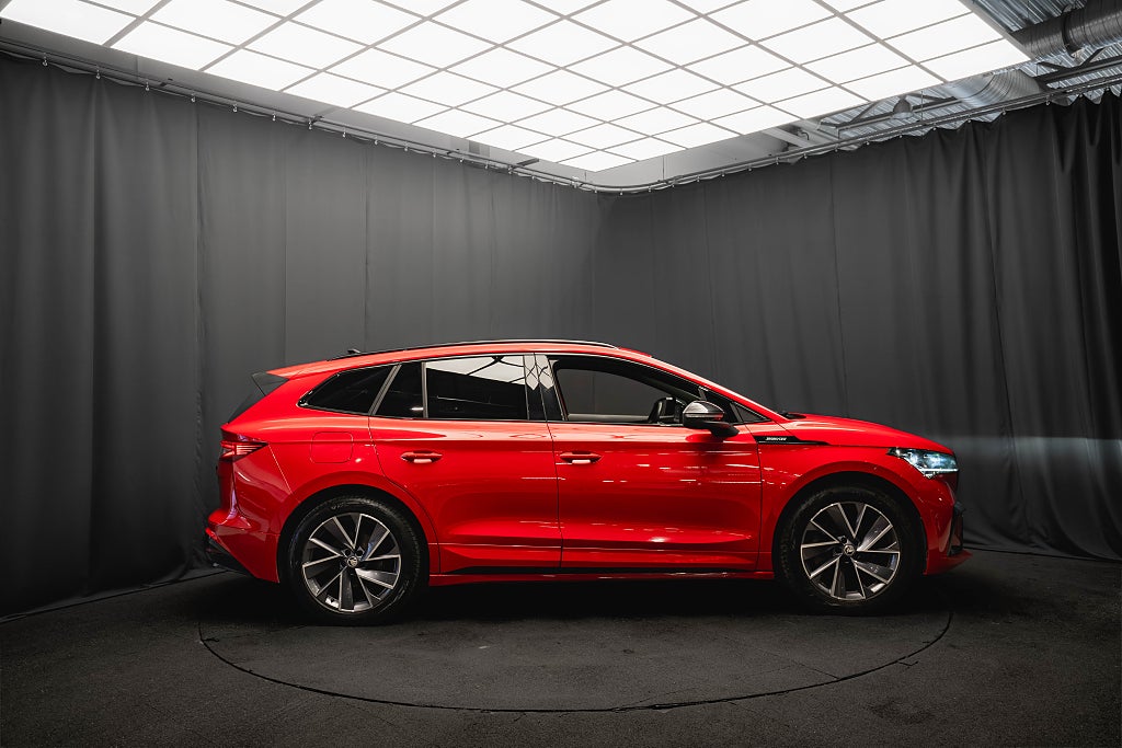 Skoda Enyaq iV 80x SPORTLINE DRAG 360 KAMERA HUD PANO 93% BATTERIHÄLSA