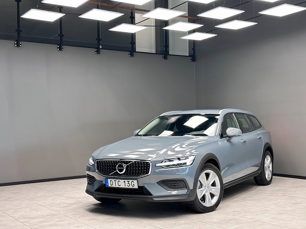 Volvo V60 Cross Country B4 AWD / Drag / GPS / B-kamera / VOC