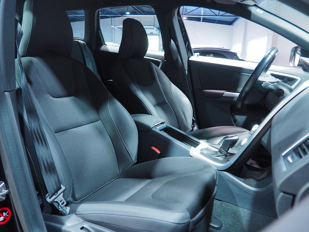 Volvo XC60 D4 AWD Momentum 181hk | Navi | D-värm | 2015