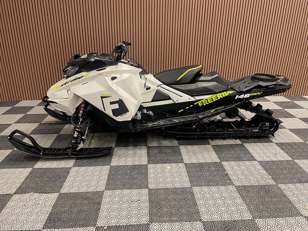 Ski-Doo Freeride 146" 850 E-Tec -18 *1 ägare * 