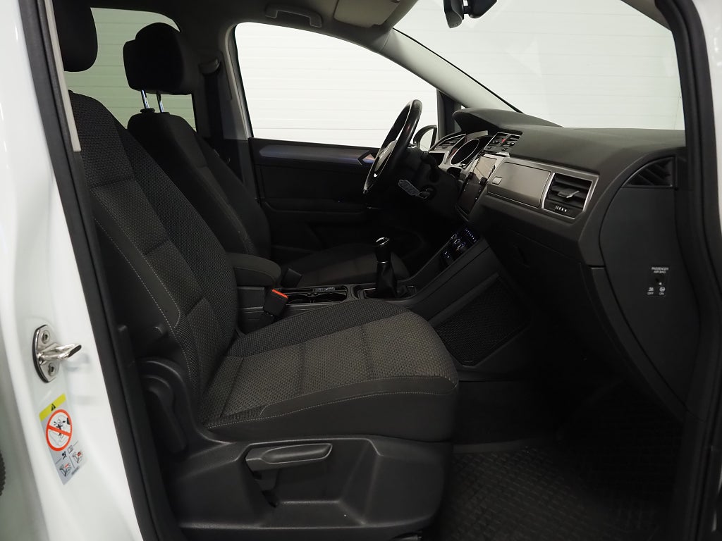 Volkswagen Touran 7-sits 1.2 TSI 110hk Kamera Drag Carplay 2018