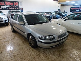 Volvo V70 2.4 T Business Ny Servad, Dragkrok