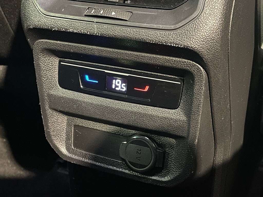 Volkswagen Tiguan eHybrid  245hk Elegance | Kamera | Drag | 2022