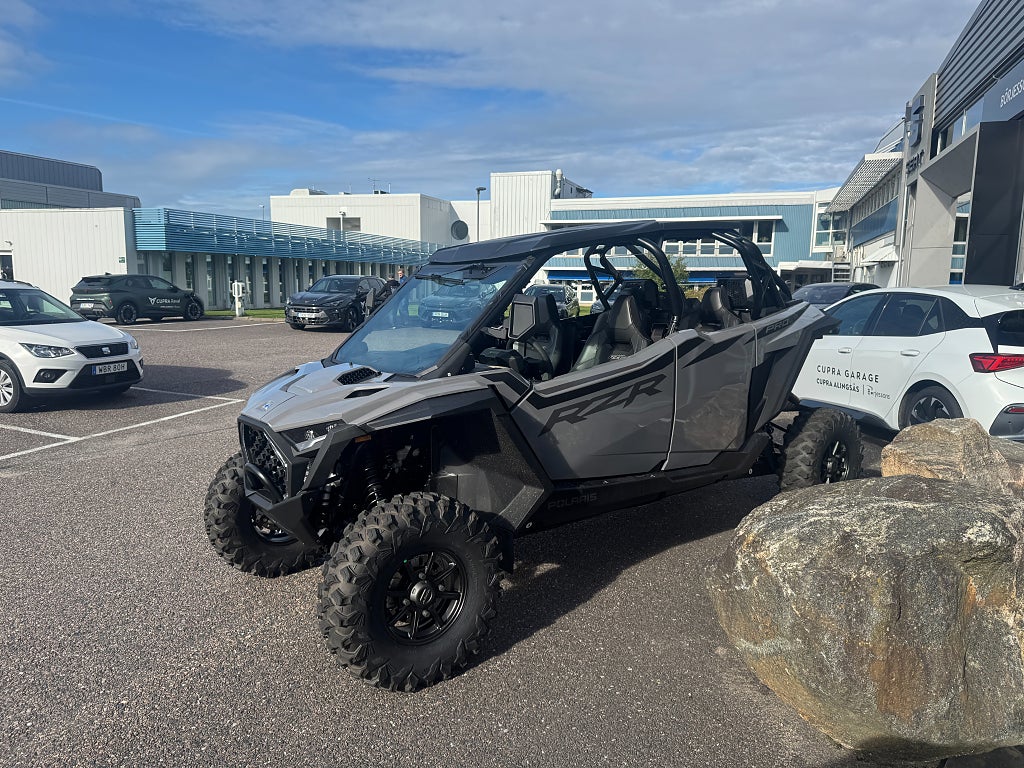 Polaris RzR Pro Xp4 Ultimate T3b  " Omg lev  " 